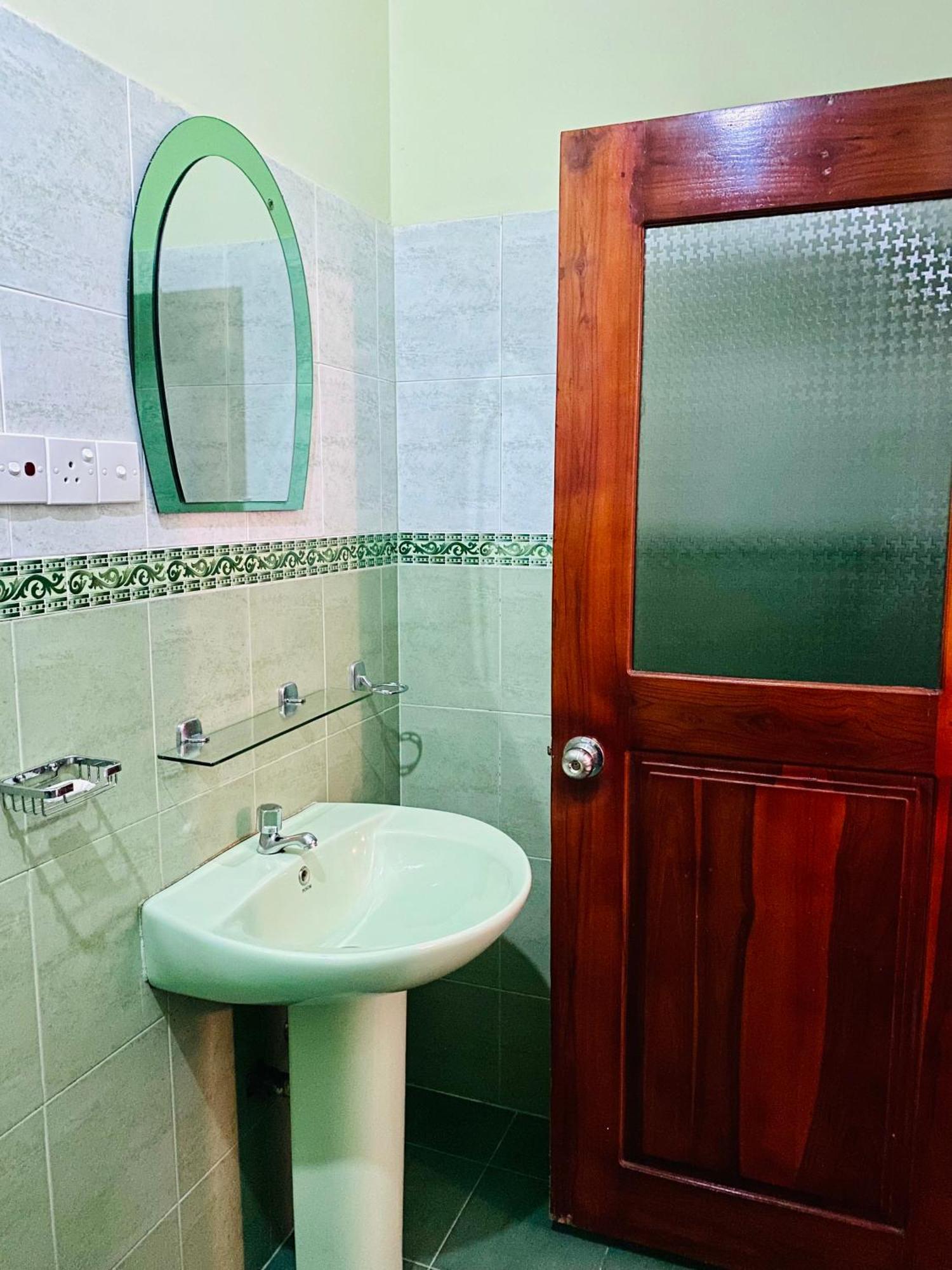 Montana Rest Hotel Анурадхапура Екстериор снимка