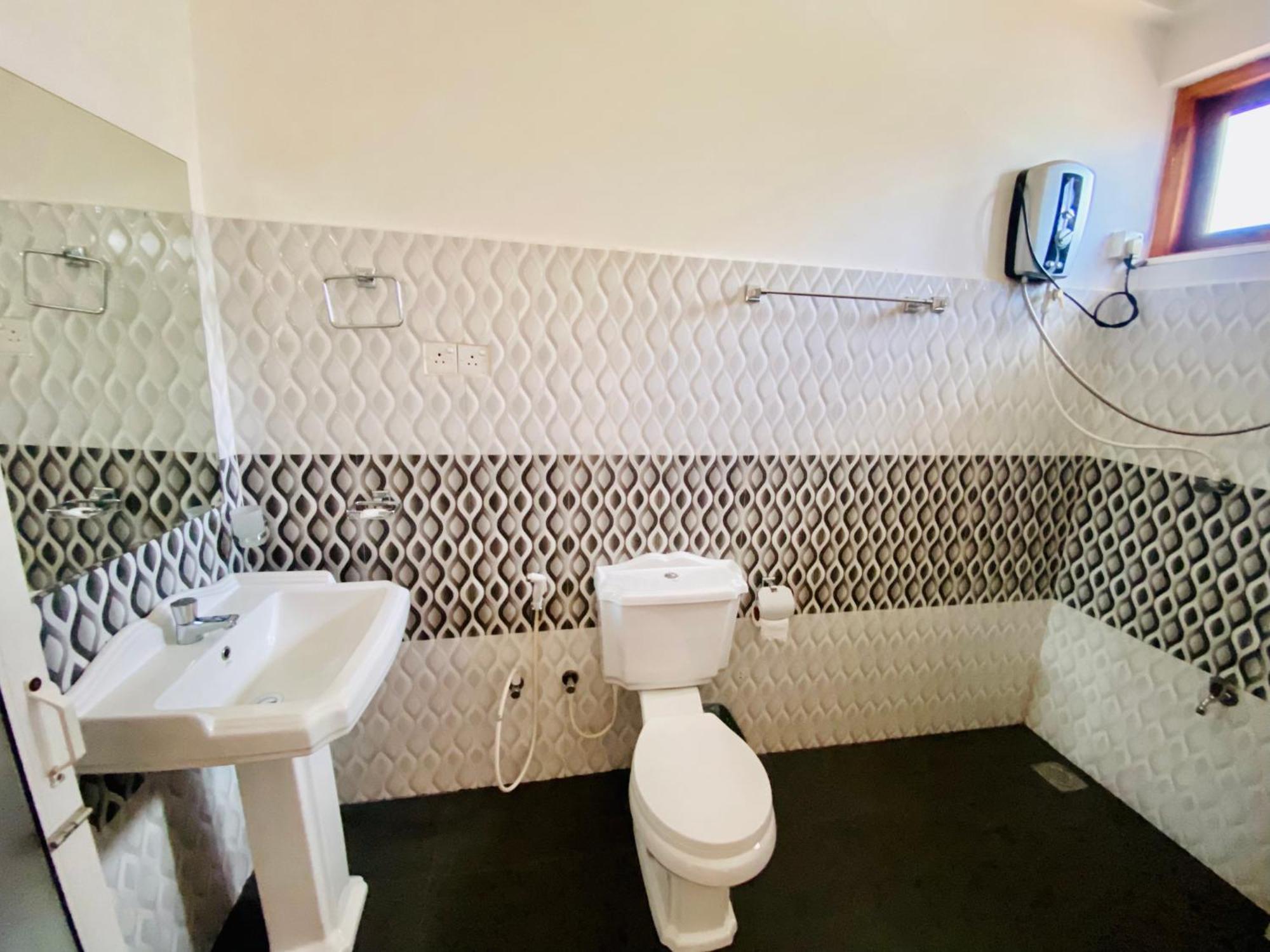 Montana Rest Hotel Анурадхапура Екстериор снимка