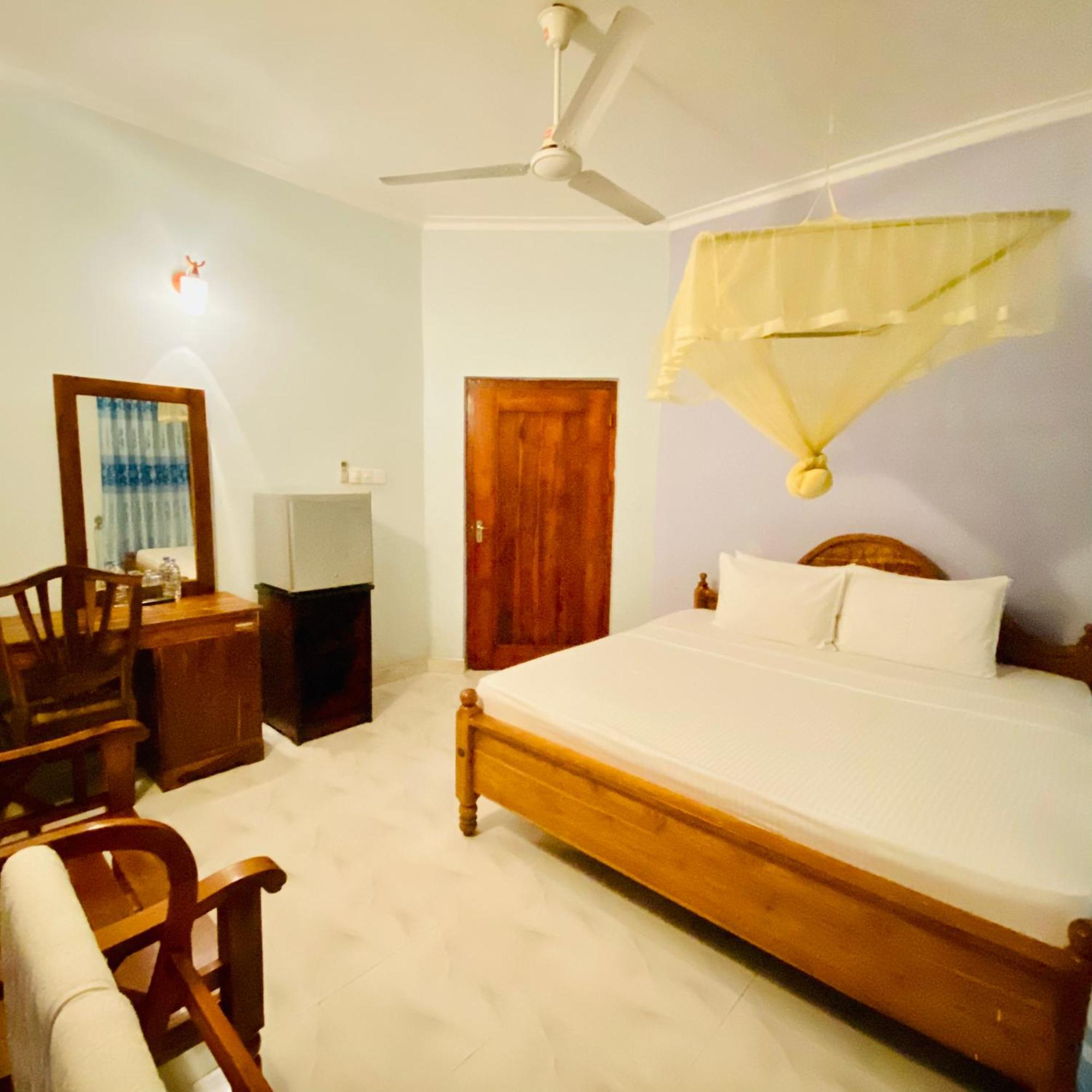 Montana Rest Hotel Анурадхапура Екстериор снимка