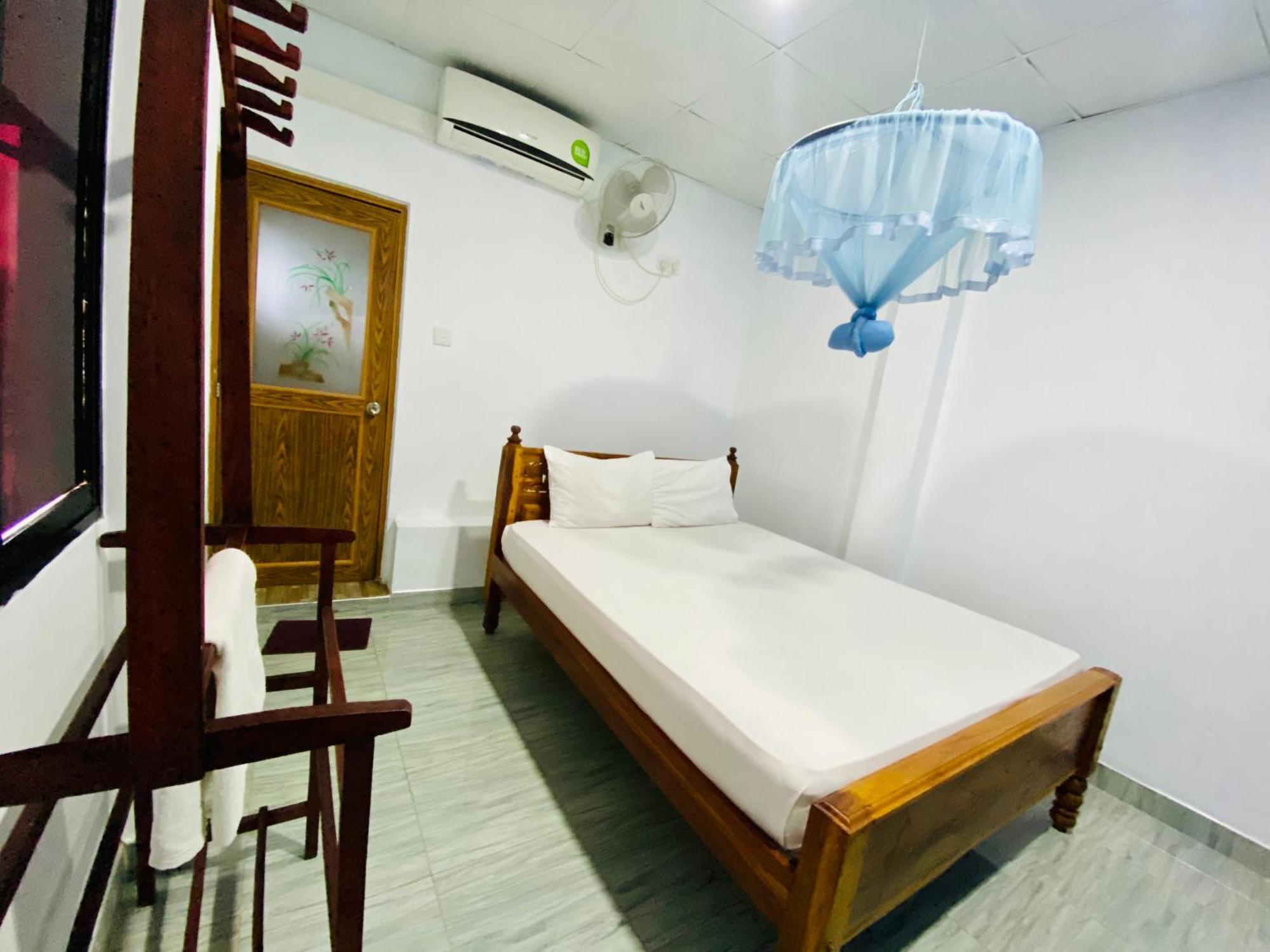 Montana Rest Hotel Анурадхапура Екстериор снимка