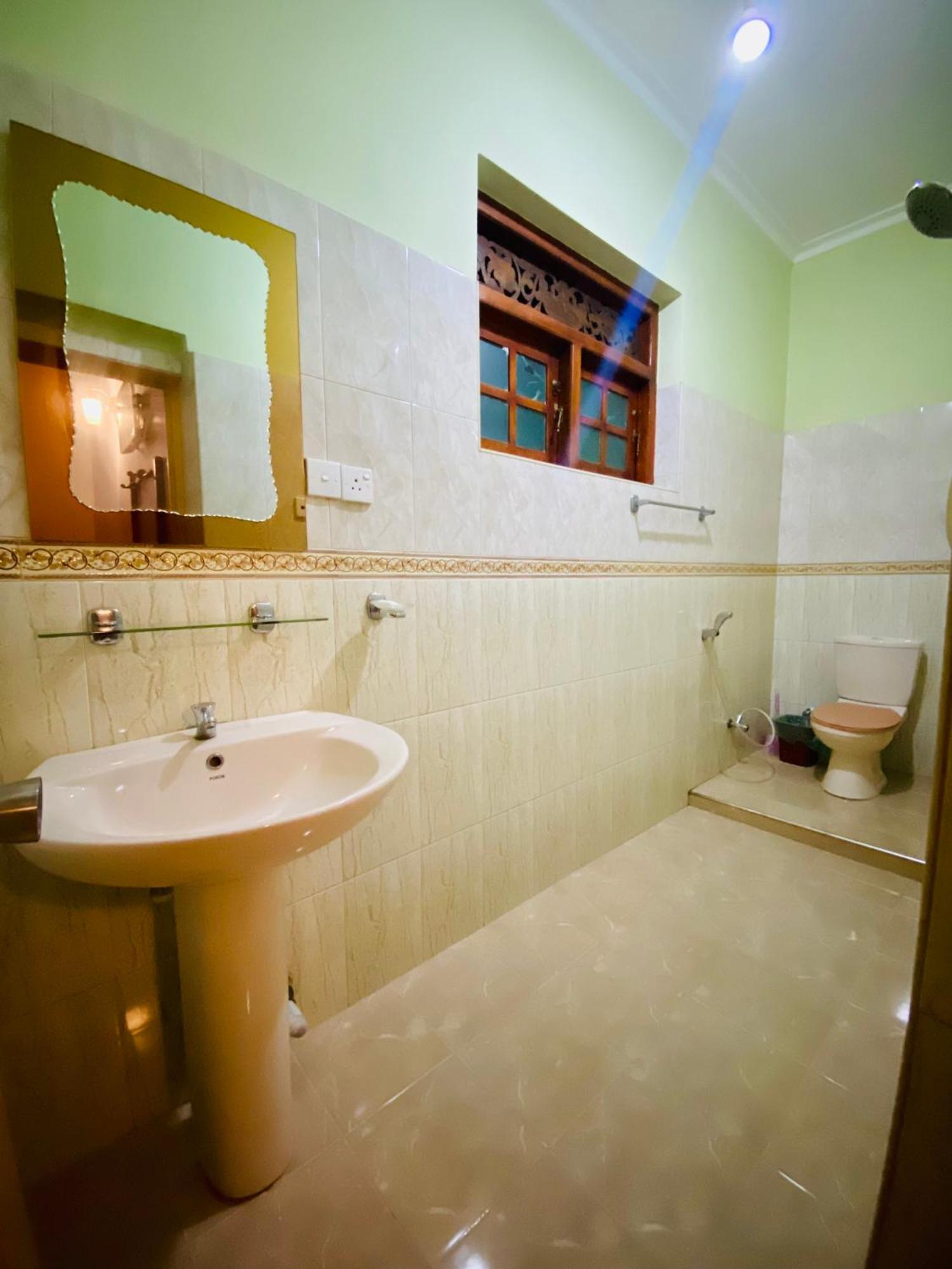 Montana Rest Hotel Анурадхапура Екстериор снимка