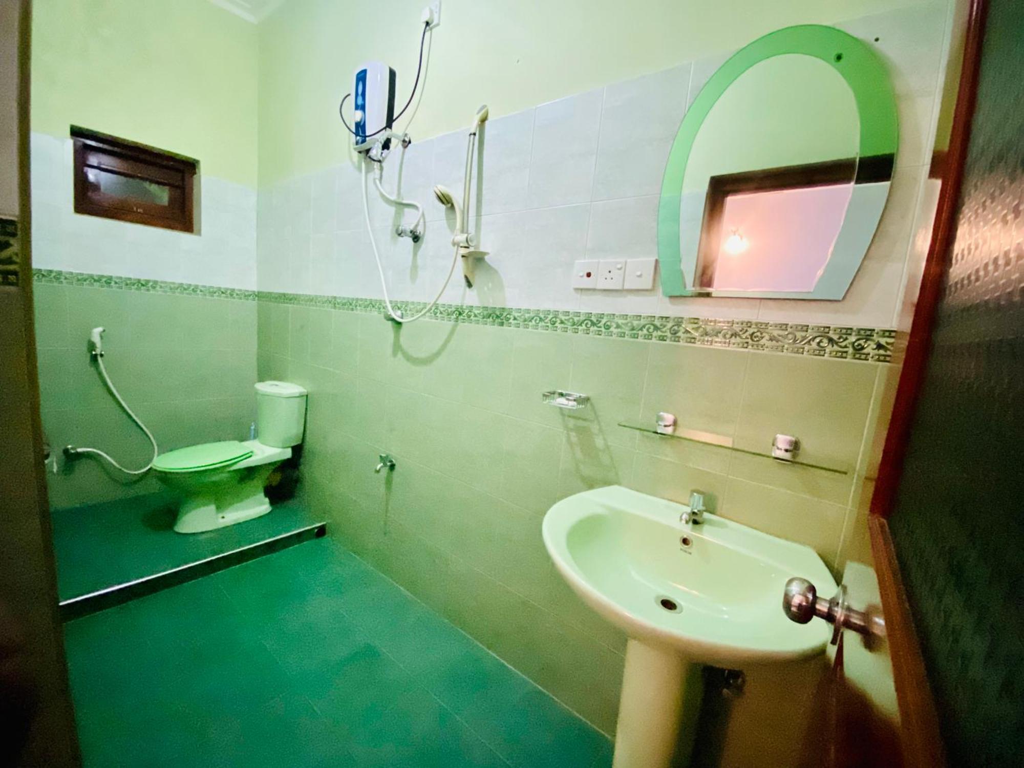 Montana Rest Hotel Анурадхапура Екстериор снимка