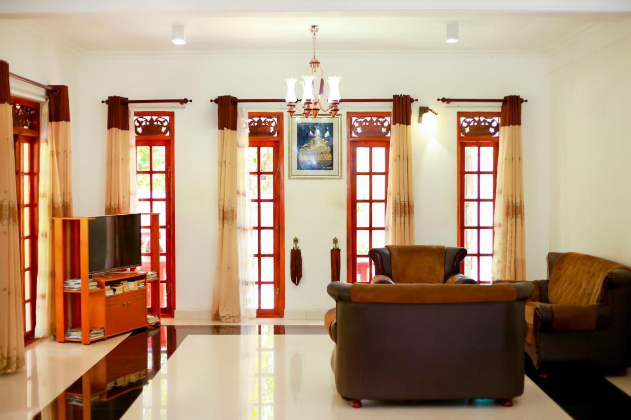 Montana Rest Hotel Анурадхапура Екстериор снимка